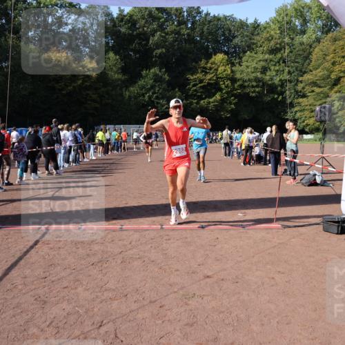 27.09.2026 - 35. Volkslauf durch das schöne Alstertal Strokosch-Dieckow http://msf.ph/oto/10585376 27.09.2026 11:49:16 Ziel 1018, 1455, 1503, 2982 meine-sportfotos.de