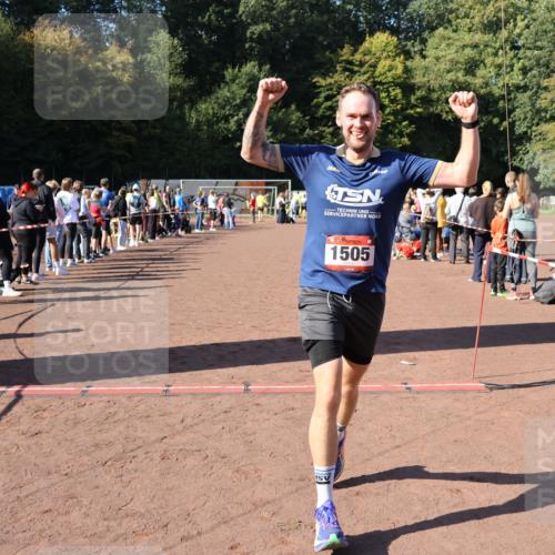 27.09.2026 - 35. Volkslauf durch das schöne Alstertal Strokosch-Dieckow http://msf.ph/oto/10585382 27.09.2026 11:46:53 Ziel 1505, 1734 meine-sportfotos.de
