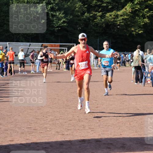 27.09.2026 - 35. Volkslauf durch das schöne Alstertal Strokosch-Dieckow http://msf.ph/oto/10585388 27.09.2026 11:49:15 Ziel 1018, 1455, 1503, 2982 meine-sportfotos.de