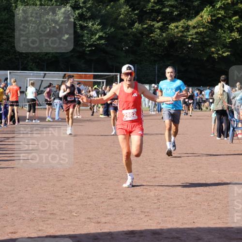 27.09.2026 - 35. Volkslauf durch das schöne Alstertal Strokosch-Dieckow http://msf.ph/oto/10585392 27.09.2026 11:49:15 Ziel 1018, 1455, 1503, 2982 meine-sportfotos.de