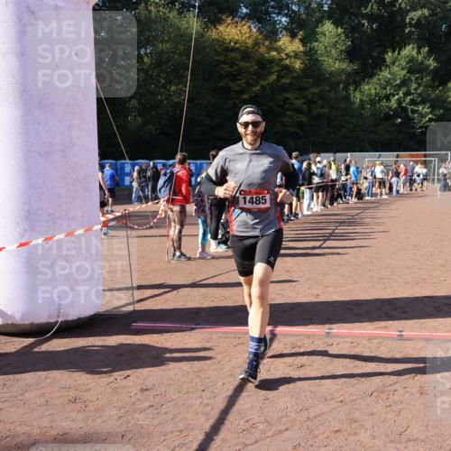 27.09.2026 - 35. Volkslauf durch das schöne Alstertal Strokosch-Dieckow http://msf.ph/oto/10585417 27.09.2026 11:46:44 Ziel 1485, 1505, 3161 meine-sportfotos.de
