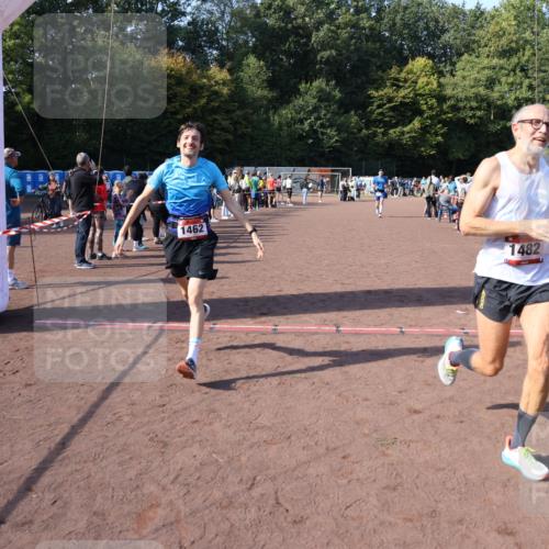27.09.2026 - 35. Volkslauf durch das schöne Alstertal Strokosch-Dieckow http://msf.ph/oto/10585420 27.09.2026 11:49:04 Ziel 1462, 1482, 1484 meine-sportfotos.de