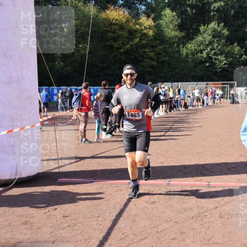 27.09.2026 - 35. Volkslauf durch das schöne Alstertal Strokosch-Dieckow http://msf.ph/oto/10585421 27.09.2026 11:46:44 Ziel 1485, 1505, 3161 meine-sportfotos.de
