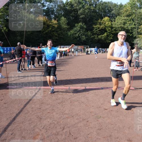 27.09.2026 - 35. Volkslauf durch das schöne Alstertal Strokosch-Dieckow http://msf.ph/oto/10585427 27.09.2026 11:49:03 Ziel 1462, 1482, 1484 meine-sportfotos.de