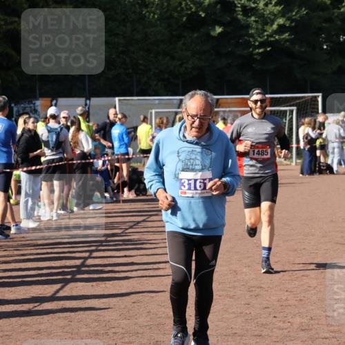 27.09.2026 - 35. Volkslauf durch das schöne Alstertal Strokosch-Dieckow http://msf.ph/oto/10585433 27.09.2026 11:46:41 Ziel 1485, 3161, 3952 meine-sportfotos.de