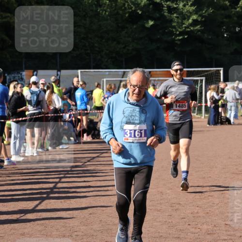 27.09.2026 - 35. Volkslauf durch das schöne Alstertal Strokosch-Dieckow http://msf.ph/oto/10585435 27.09.2026 11:46:41 Ziel 1485, 3161, 3952 meine-sportfotos.de