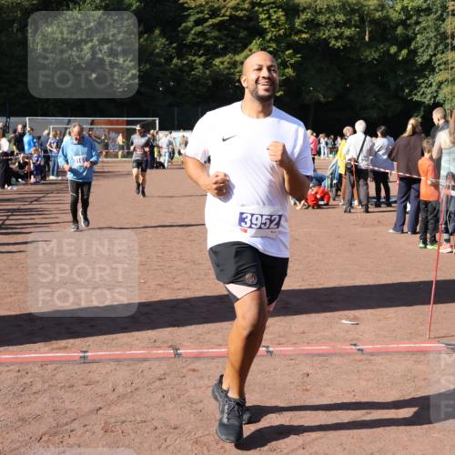 27.09.2026 - 35. Volkslauf durch das schöne Alstertal Strokosch-Dieckow http://msf.ph/oto/10585437 27.09.2026 11:46:39 Ziel 1485, 3161, 3952 meine-sportfotos.de
