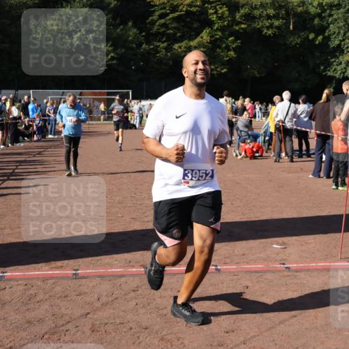 27.09.2026 - 35. Volkslauf durch das schöne Alstertal Strokosch-Dieckow http://msf.ph/oto/10585440 27.09.2026 11:46:39 Ziel 1485, 3161, 3952 meine-sportfotos.de