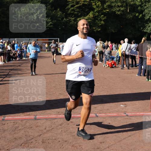 27.09.2026 - 35. Volkslauf durch das schöne Alstertal Strokosch-Dieckow http://msf.ph/oto/10585442 27.09.2026 11:46:39 Ziel 1485, 3161, 3952 meine-sportfotos.de