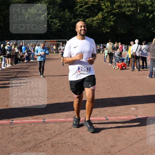 27.09.2026 - 35. Volkslauf durch das schöne Alstertal Strokosch-Dieckow http://msf.ph/oto/10585447 27.09.2026 11:46:38 Ziel 1485, 2215, 3070, 3073, 3161, 3952 meine-sportfotos.de
