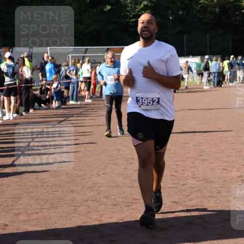 27.09.2026 - 35. Volkslauf durch das schöne Alstertal Strokosch-Dieckow http://msf.ph/oto/10585451 27.09.2026 11:46:37 Ziel 1485, 2215, 3070, 3073, 3161, 3952 meine-sportfotos.de