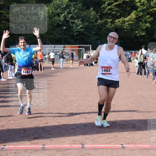 27.09.2026 - 35. Volkslauf durch das schöne Alstertal Strokosch-Dieckow http://msf.ph/oto/10585453 27.09.2026 11:49:02 Ziel 1462, 1482, 1484, 3362, 3998 meine-sportfotos.de