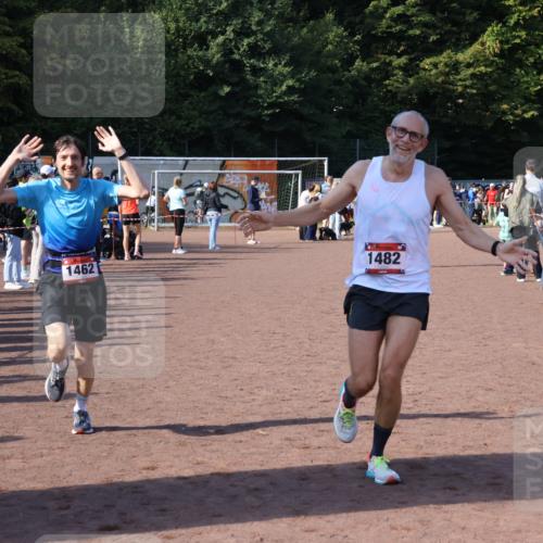 27.09.2026 - 35. Volkslauf durch das schöne Alstertal Strokosch-Dieckow http://msf.ph/oto/10585455 27.09.2026 11:49:02 Ziel 1462, 1482, 1484, 3362, 3998 meine-sportfotos.de