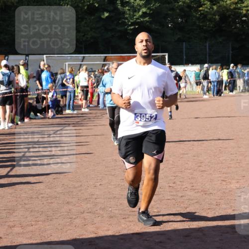 27.09.2026 - 35. Volkslauf durch das schöne Alstertal Strokosch-Dieckow http://msf.ph/oto/10585458 27.09.2026 11:46:37 Ziel 1485, 2215, 3070, 3073, 3161, 3952 meine-sportfotos.de