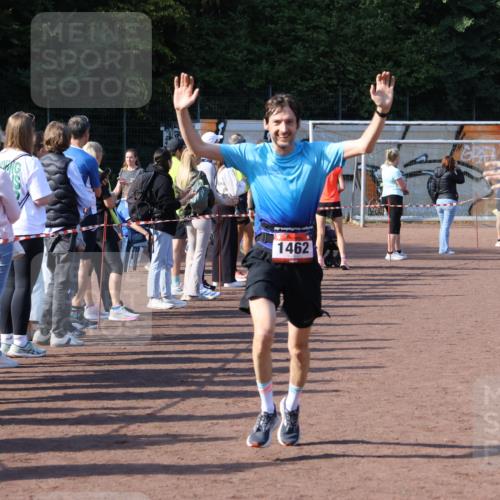 27.09.2026 - 35. Volkslauf durch das schöne Alstertal Strokosch-Dieckow http://msf.ph/oto/10585464 27.09.2026 11:49:02 Ziel 1462, 1482, 1484, 3362, 3998 meine-sportfotos.de