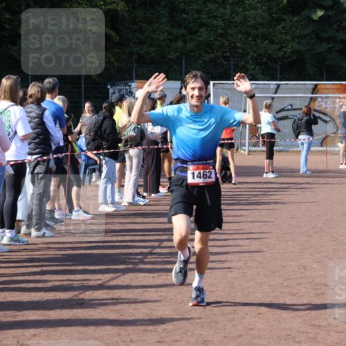 27.09.2026 - 35. Volkslauf durch das schöne Alstertal Strokosch-Dieckow http://msf.ph/oto/10585466 27.09.2026 11:49:01 Ziel 1462, 1466, 1482, 3362, 3998 meine-sportfotos.de