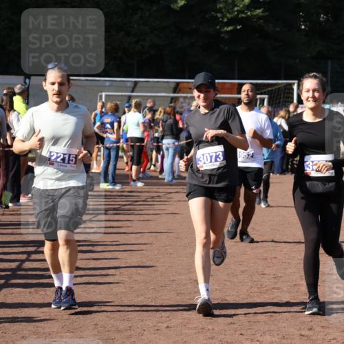 27.09.2026 - 35. Volkslauf durch das schöne Alstertal Strokosch-Dieckow http://msf.ph/oto/10585489 27.09.2026 11:46:32 Ziel 2215, 3070, 3073, 3952 meine-sportfotos.de