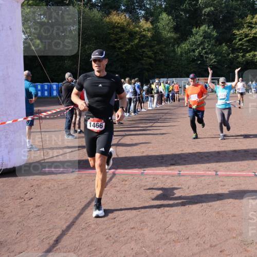 27.09.2026 - 35. Volkslauf durch das schöne Alstertal Strokosch-Dieckow http://msf.ph/oto/10585497 27.09.2026 11:48:58 Ziel 1462, 1466, 1482, 3362, 3998 meine-sportfotos.de