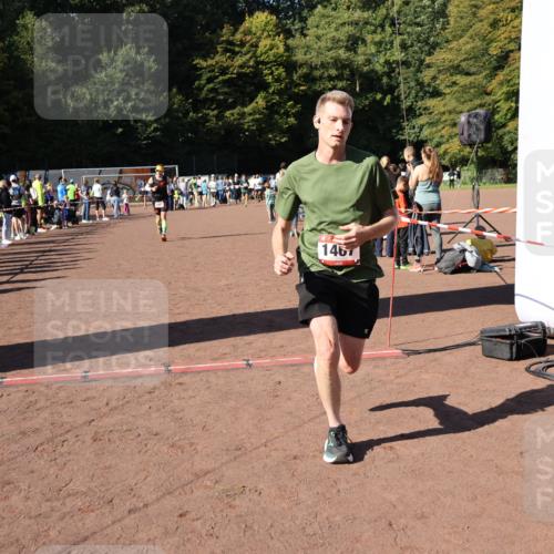 27.09.2026 - 35. Volkslauf durch das schöne Alstertal Strokosch-Dieckow http://msf.ph/oto/10585562 27.09.2026 11:46:16 Ziel 1461, 1467, 2395 meine-sportfotos.de