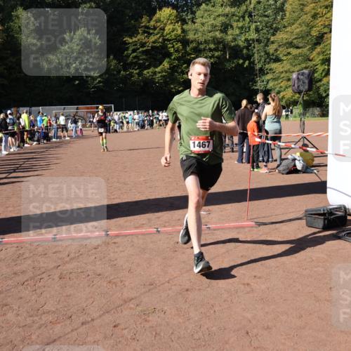 27.09.2026 - 35. Volkslauf durch das schöne Alstertal Strokosch-Dieckow http://msf.ph/oto/10585564 27.09.2026 11:46:16 Ziel 1461, 1467, 2395 meine-sportfotos.de