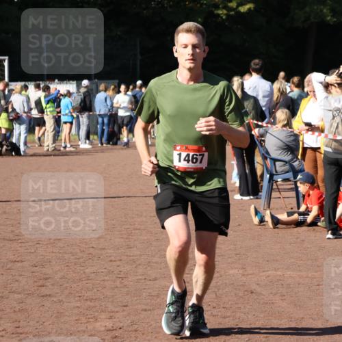 27.09.2026 - 35. Volkslauf durch das schöne Alstertal Strokosch-Dieckow http://msf.ph/oto/10585566 27.09.2026 11:46:15 Ziel 1461, 1467 meine-sportfotos.de