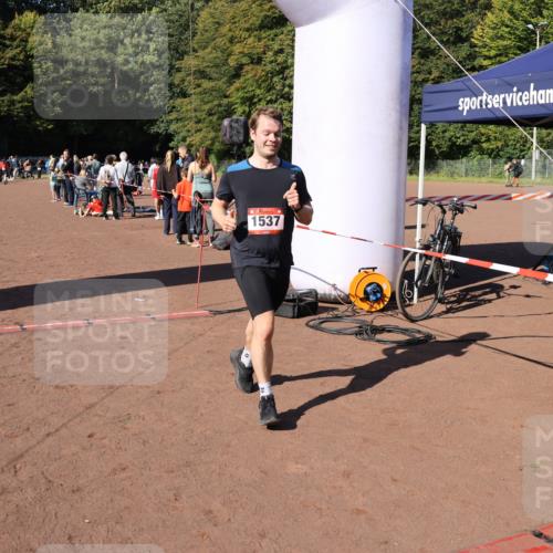27.09.2026 - 35. Volkslauf durch das schöne Alstertal Strokosch-Dieckow http://msf.ph/oto/10585599 27.09.2026 11:45:30 Ziel 1537, 3197, 3199 meine-sportfotos.de