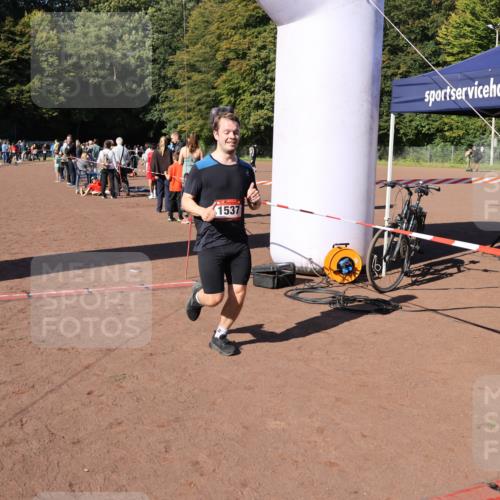 27.09.2026 - 35. Volkslauf durch das schöne Alstertal Strokosch-Dieckow http://msf.ph/oto/10585601 27.09.2026 11:45:30 Ziel 1537, 3197, 3199 meine-sportfotos.de