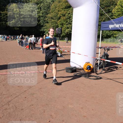27.09.2026 - 35. Volkslauf durch das schöne Alstertal Strokosch-Dieckow http://msf.ph/oto/10585604 27.09.2026 11:45:30 Ziel 1537, 3197, 3199 meine-sportfotos.de