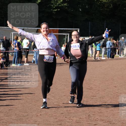 27.09.2026 - 35. Volkslauf durch das schöne Alstertal Strokosch-Dieckow http://msf.ph/oto/10585607 27.09.2026 11:45:24 Ziel 1537, 3197, 3199 meine-sportfotos.de