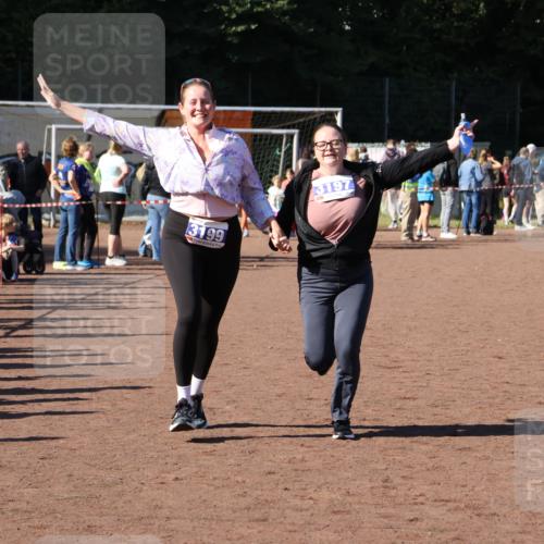 27.09.2026 - 35. Volkslauf durch das schöne Alstertal Strokosch-Dieckow http://msf.ph/oto/10585609 27.09.2026 11:45:24 Ziel 1537, 3197, 3199 meine-sportfotos.de