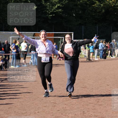 27.09.2026 - 35. Volkslauf durch das schöne Alstertal Strokosch-Dieckow http://msf.ph/oto/10585616 27.09.2026 11:45:24 Ziel 1537, 3197, 3199 meine-sportfotos.de