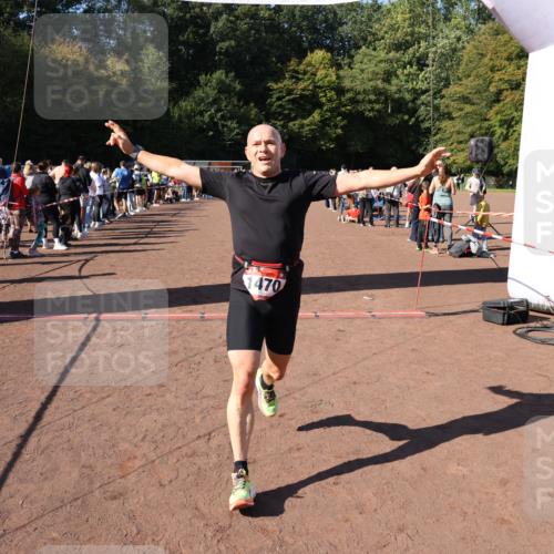 27.09.2026 - 35. Volkslauf durch das schöne Alstertal Strokosch-Dieckow http://msf.ph/oto/10585620 27.09.2026 11:45:18 Ziel 1470, 3066, 3076, 3137, 3197, 3199 meine-sportfotos.de