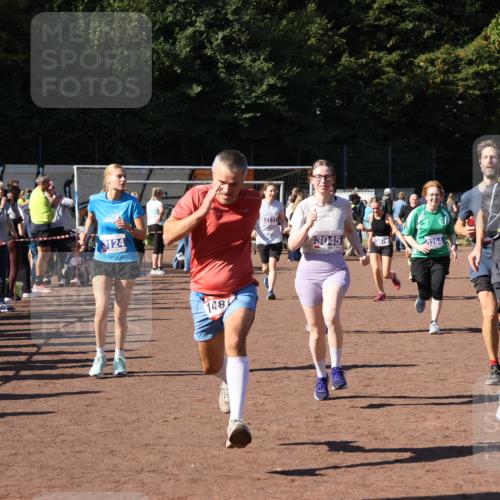 27.09.2026 - 35. Volkslauf durch das schöne Alstertal Strokosch-Dieckow http://msf.ph/oto/10585662 27.09.2026 11:45:08 Ziel 1442, 1451, 1470, 1481, 3045, 3066, 3076, 3124, 3137, 3283, 3284, 3357 meine-sportfotos.de