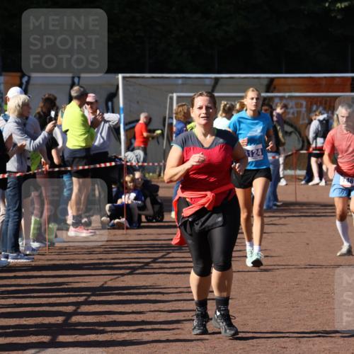 27.09.2026 - 35. Volkslauf durch das schöne Alstertal Strokosch-Dieckow http://msf.ph/oto/10585674 27.09.2026 11:45:04 Ziel 1442, 1451, 1481, 3045, 3124, 3283, 3284, 3357 meine-sportfotos.de