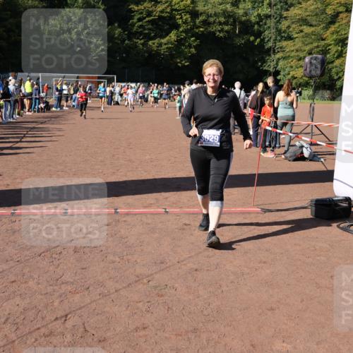 27.09.2026 - 35. Volkslauf durch das schöne Alstertal Strokosch-Dieckow http://msf.ph/oto/10585681 27.09.2026 11:45:00 Ziel 1481, 3029, 3357 meine-sportfotos.de