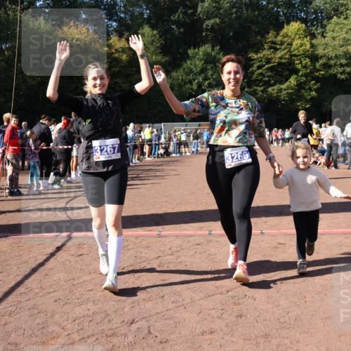 27.09.2026 - 35. Volkslauf durch das schöne Alstertal Strokosch-Dieckow http://msf.ph/oto/10585683 27.09.2026 11:44:56 Ziel 3029, 3266, 3267 meine-sportfotos.de