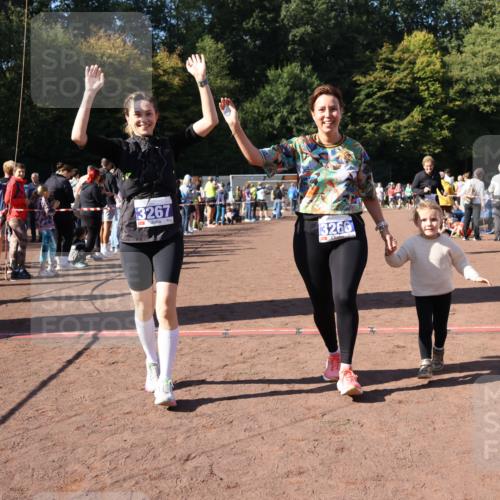 27.09.2026 - 35. Volkslauf durch das schöne Alstertal Strokosch-Dieckow http://msf.ph/oto/10585684 27.09.2026 11:44:56 Ziel 3029, 3266, 3267 meine-sportfotos.de