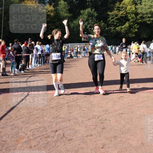 27.09.2026 - 35. Volkslauf durch das schöne Alstertal Strokosch-Dieckow http://msf.ph/oto/10585696 27.09.2026 11:44:55 Ziel 3029, 3266, 3267 meine-sportfotos.de