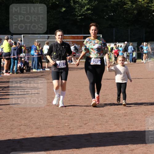 27.09.2026 - 35. Volkslauf durch das schöne Alstertal Strokosch-Dieckow http://msf.ph/oto/10585707 27.09.2026 11:44:52 Ziel 3029, 3266, 3267 meine-sportfotos.de