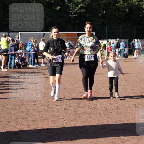 27.09.2026 - 35. Volkslauf durch das schöne Alstertal Strokosch-Dieckow http://msf.ph/oto/10585708 27.09.2026 11:44:52 Ziel 3029, 3266, 3267 meine-sportfotos.de