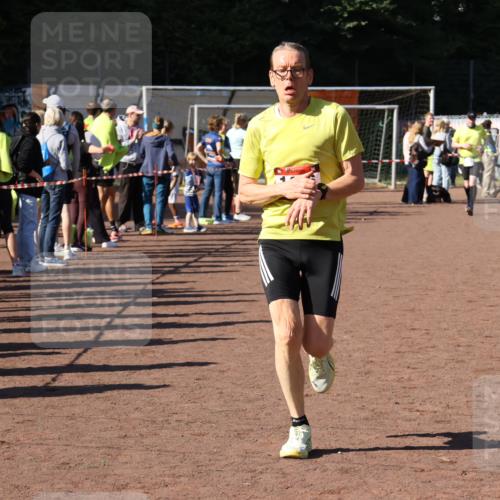 27.09.2026 - 35. Volkslauf durch das schöne Alstertal Strokosch-Dieckow http://msf.ph/oto/10585729 27.09.2026 11:44:17 Ziel 1476, 3113 meine-sportfotos.de
