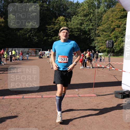 27.09.2026 - 35. Volkslauf durch das schöne Alstertal Strokosch-Dieckow http://msf.ph/oto/10585762 27.09.2026 11:56:09 Ziel 1019, 1531, 1534, 1560 meine-sportfotos.de