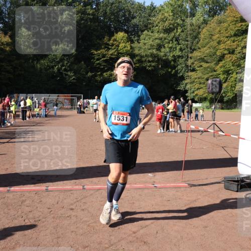 27.09.2026 - 35. Volkslauf durch das schöne Alstertal Strokosch-Dieckow http://msf.ph/oto/10585763 27.09.2026 11:56:09 Ziel 1019, 1531, 1534, 1560 meine-sportfotos.de