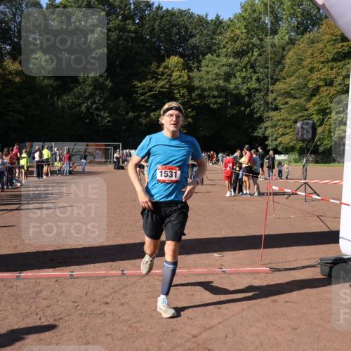 27.09.2026 - 35. Volkslauf durch das schöne Alstertal Strokosch-Dieckow http://msf.ph/oto/10585766 27.09.2026 11:56:09 Ziel 1019, 1531, 1534, 1560 meine-sportfotos.de