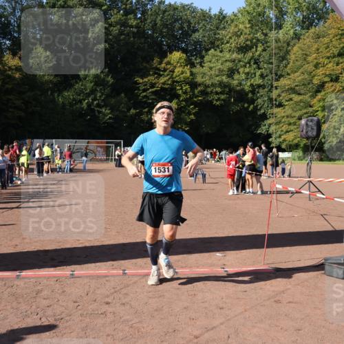 27.09.2026 - 35. Volkslauf durch das schöne Alstertal Strokosch-Dieckow http://msf.ph/oto/10585769 27.09.2026 11:56:09 Ziel 1019, 1531, 1534, 1560 meine-sportfotos.de