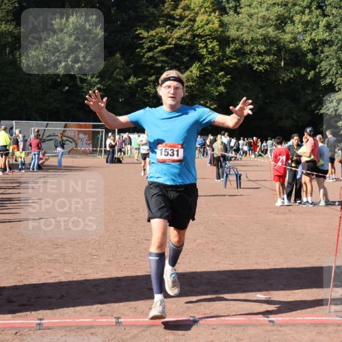 27.09.2026 - 35. Volkslauf durch das schöne Alstertal Strokosch-Dieckow http://msf.ph/oto/10585773 27.09.2026 11:56:08 Ziel 1019, 1531, 1534, 1560 meine-sportfotos.de