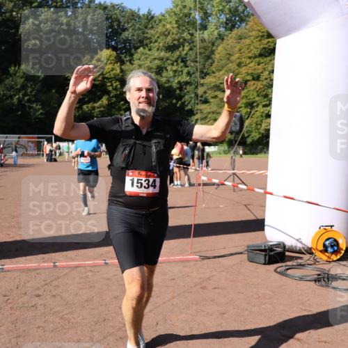 27.09.2026 - 35. Volkslauf durch das schöne Alstertal Strokosch-Dieckow http://msf.ph/oto/10585775 27.09.2026 11:56:07 Ziel 1019, 1531, 1534, 1560 meine-sportfotos.de