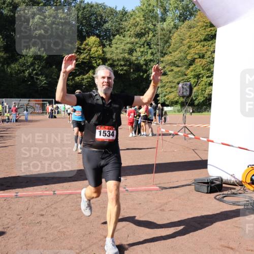 27.09.2026 - 35. Volkslauf durch das schöne Alstertal Strokosch-Dieckow http://msf.ph/oto/10585778 27.09.2026 11:56:07 Ziel 1019, 1531, 1534, 1560 meine-sportfotos.de