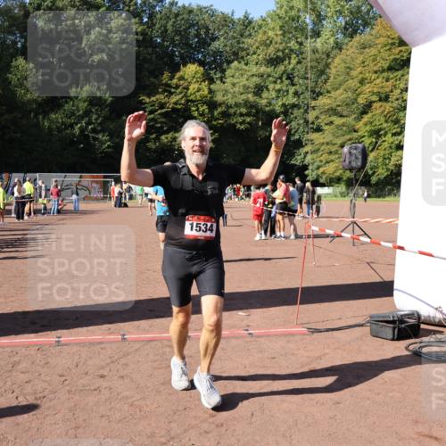 27.09.2026 - 35. Volkslauf durch das schöne Alstertal Strokosch-Dieckow http://msf.ph/oto/10585780 27.09.2026 11:56:07 Ziel 1019, 1531, 1534, 1560 meine-sportfotos.de