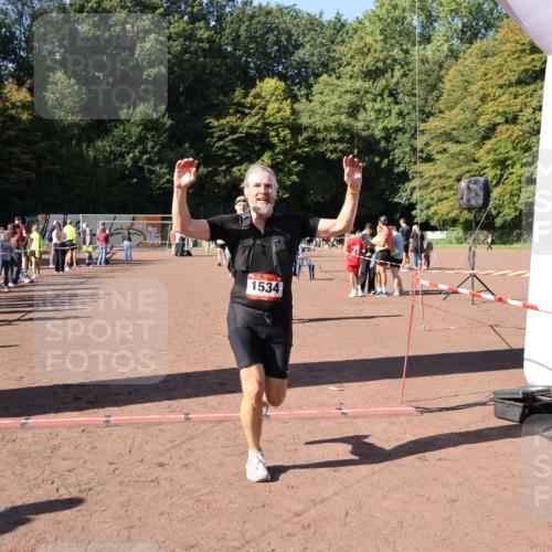 27.09.2026 - 35. Volkslauf durch das schöne Alstertal Strokosch-Dieckow http://msf.ph/oto/10585782 27.09.2026 11:56:07 Ziel 1019, 1531, 1534, 1560 meine-sportfotos.de